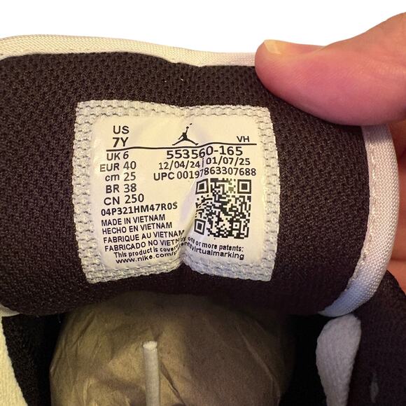 Nike Air Jordan 1 Low Sz 7Y/8.5 Women's NWB - Picture 6 of 7